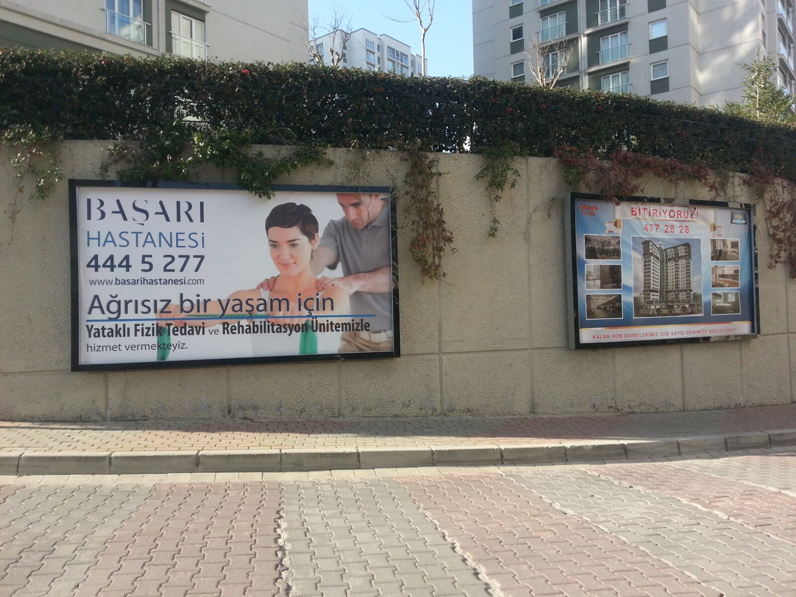 Konut Reklam tarafından site içinde uygulanan billboard reklamları